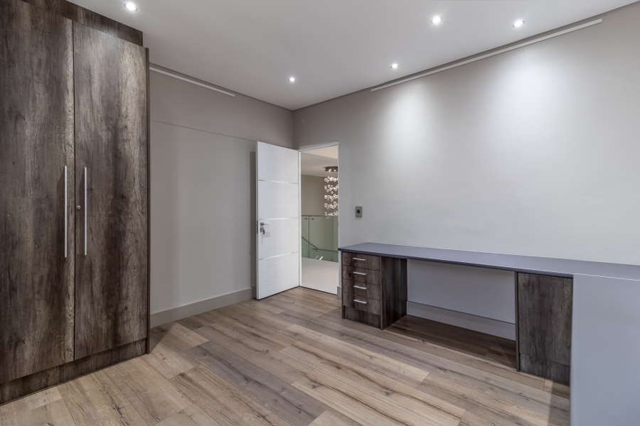 4 Bedroom Property for Sale in Pearl Valley at Val de Vie Western Cape